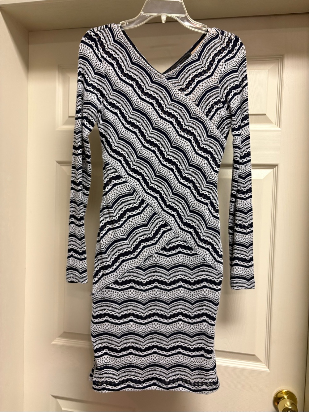 BCBGMaxAzria Dark Blue & White Long Sleeve Geometric Knit Dress Lined Stretch